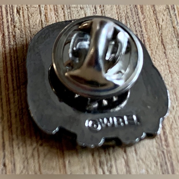 Officially Licensed Enameled Metal Chibi Hedwig HARRY POTTER Owl Badge Pin - Picture 8 of 11